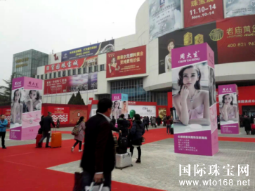  周大生携情景风格珠宝亮相北京珠宝展