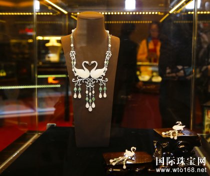 鱦“й鱦*”佱