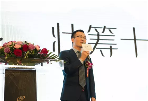 鱦