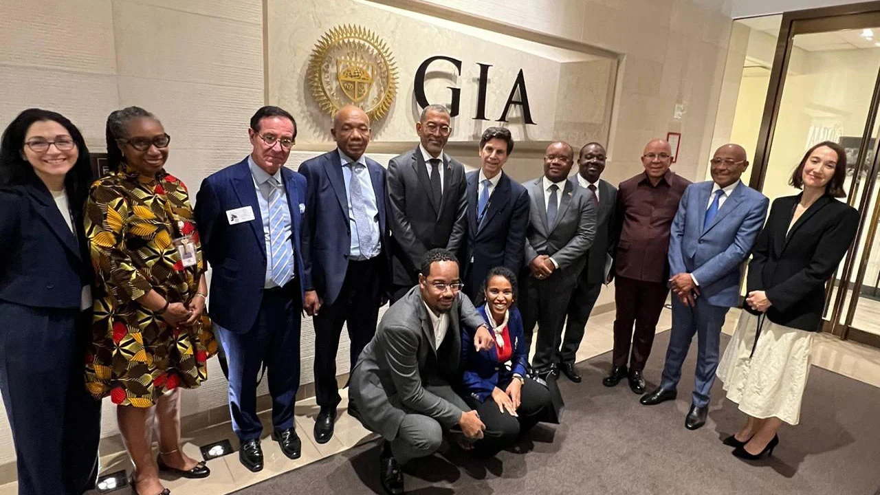 óײ GIA Ļ