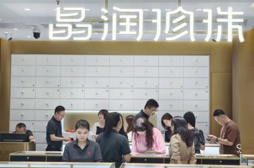 鱦